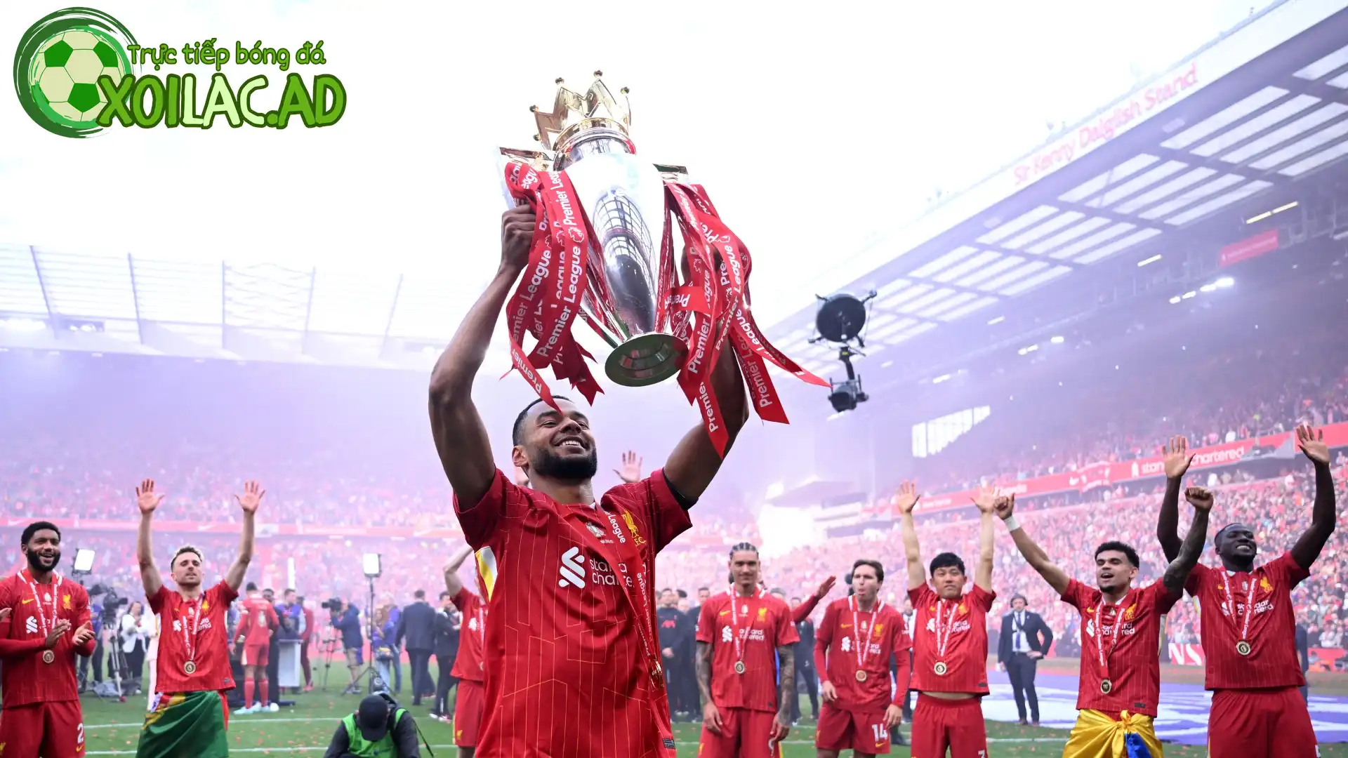 Tiền đạo người Hà Lan góp công giúp Liverpool đăng quan Ngoại hạng Anh mùa trước (Ảnh: LFC)