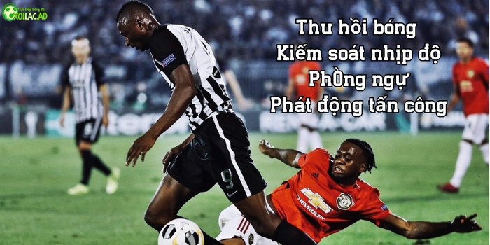 Mang trên mình gánh nặng lẫn phòng ngự và tấn công đó chính là anchor man